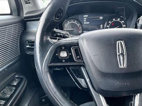 Used 2021 Lincoln Corsair AWD w/ Premium Package image 16