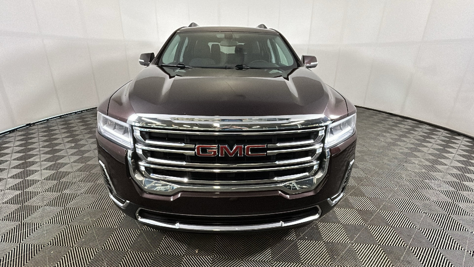Used 2020 GMC Acadia SLE w/ Driver Convenience Package FWD image 9