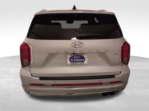 Used 2023 Hyundai Palisade Calligraphy image 6