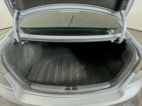 Used 2017 Hyundai Elantra Limited w/ Limited Tech Package 04 image 28