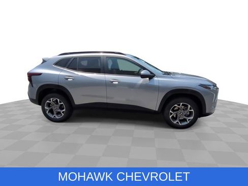 Used 2025 Chevrolet Trax LT w/ LT Convenience Package FWD image 10