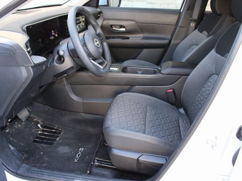 Used 2025 Nissan Kicks SV image 15