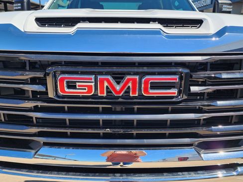 New 2026 GMC Sierra 2500 Pro w/ Convenience Package AWD/4WD image 9