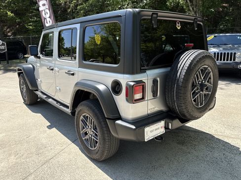 Used 2024 Jeep Wrangler Unlimited Sport AWD/4WD image 5