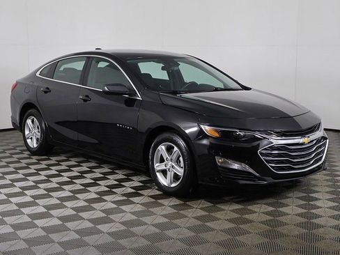 Used 2025 Chevrolet Malibu LS image 2