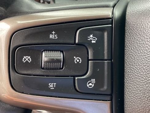 Used 2022 Chevrolet Silverado 1500 High Country w/ Technology Package image 16