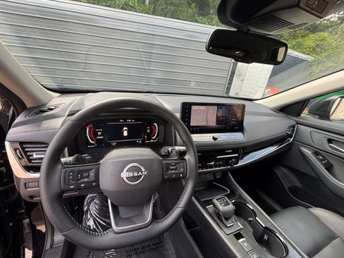 Used 2026 Nissan Rogue SL FWD image 30