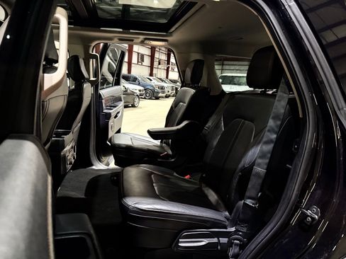 Used 2019 Ford Expedition Platinum RWD image 19