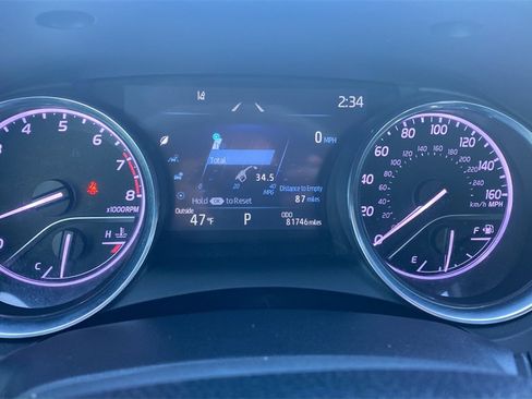 Used 2020 Toyota Camry LE image 28