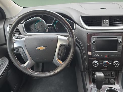 Used 2017 Chevrolet Traverse LT w/ Style and Technology Package FWD image 21