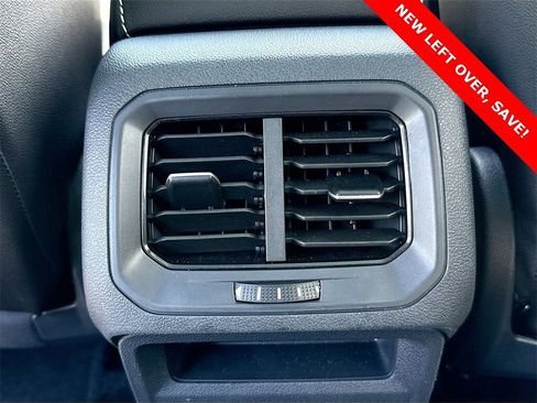 Used 2024 Volkswagen Tiguan SE R-Line image 25