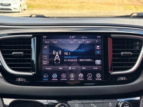 Used 2020 Chrysler Pacifica Touring-L w/ Premium Audio Group image 30