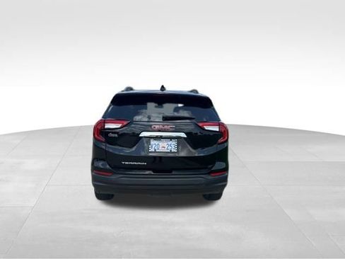 Used 2022 GMC Terrain SLE w/ Driver Convenience Package FWD image 4