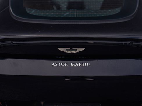Used 2020 Aston Martin V8 Vantage Coupe RWD image 23