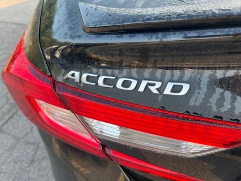 Used 2018 Honda Accord Sport image 7