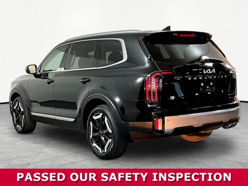 Used 2024 Kia Telluride EX w/ EX Captain's Chair Package FWD image 4