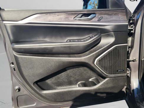 Used 2022 Jeep Grand Cherokee L Limited image 27