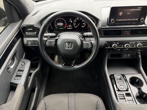 Used 2025 Honda Pilot Sport image 16