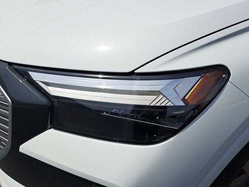 Used 2023 Audi Q4 e-tron Premium Plus w/ Premium Plus image 8