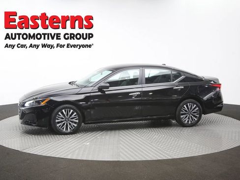 Used 2025 Nissan Altima 2.5 SV FWD image 58