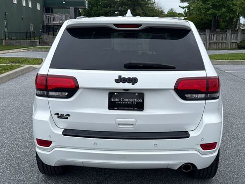 Used 2018 Jeep Grand Cherokee Altitude AWD/4WD image 7