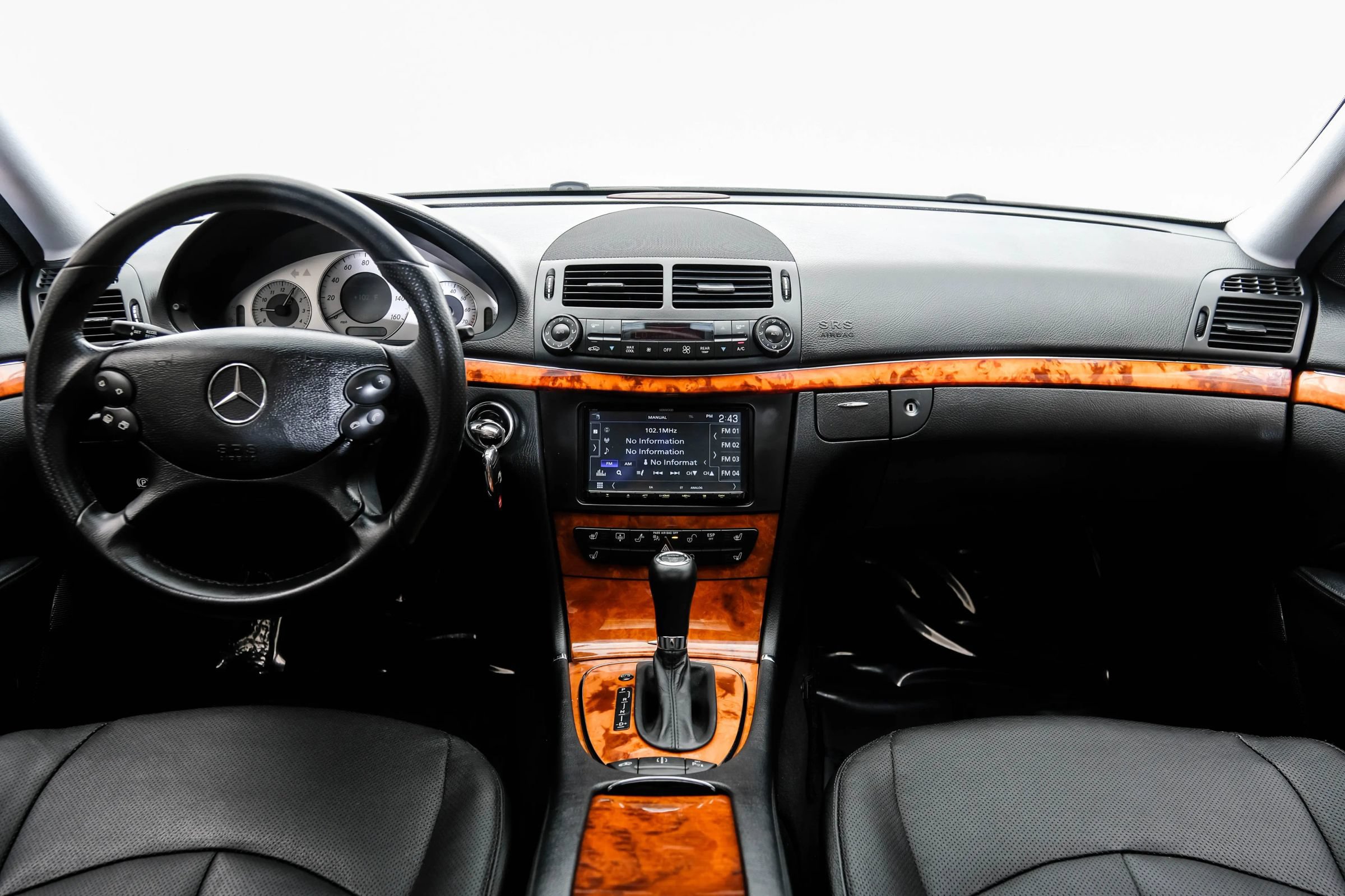 Used 2009 Mercedes-Benz E 550 Sedan image 14