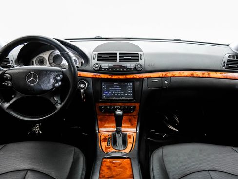 Used 2009 Mercedes-Benz E 550 Sedan image 14