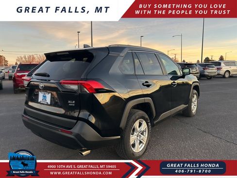 Used 2021 Toyota RAV4 XLE image 10
