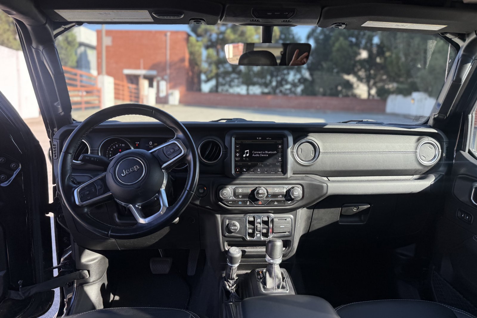 Used 2022 Jeep Wrangler Unlimited Sahara AWD/4WD image 5
