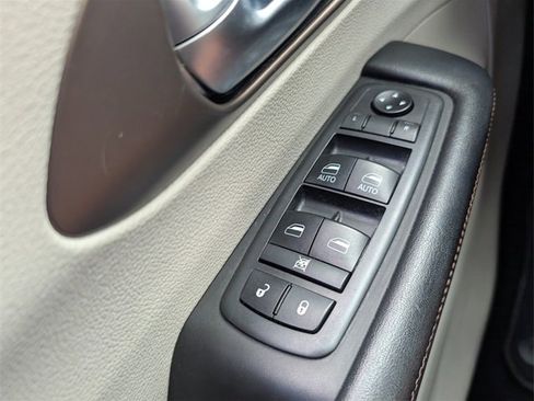 Used 2019 Chrysler Pacifica Touring Plus image 30