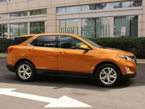 Used 2019 Chevrolet Equinox LT FWD image 2