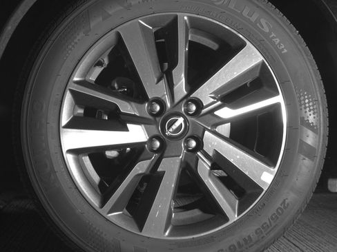 Used 2025 Nissan Versa SV FWD image 11