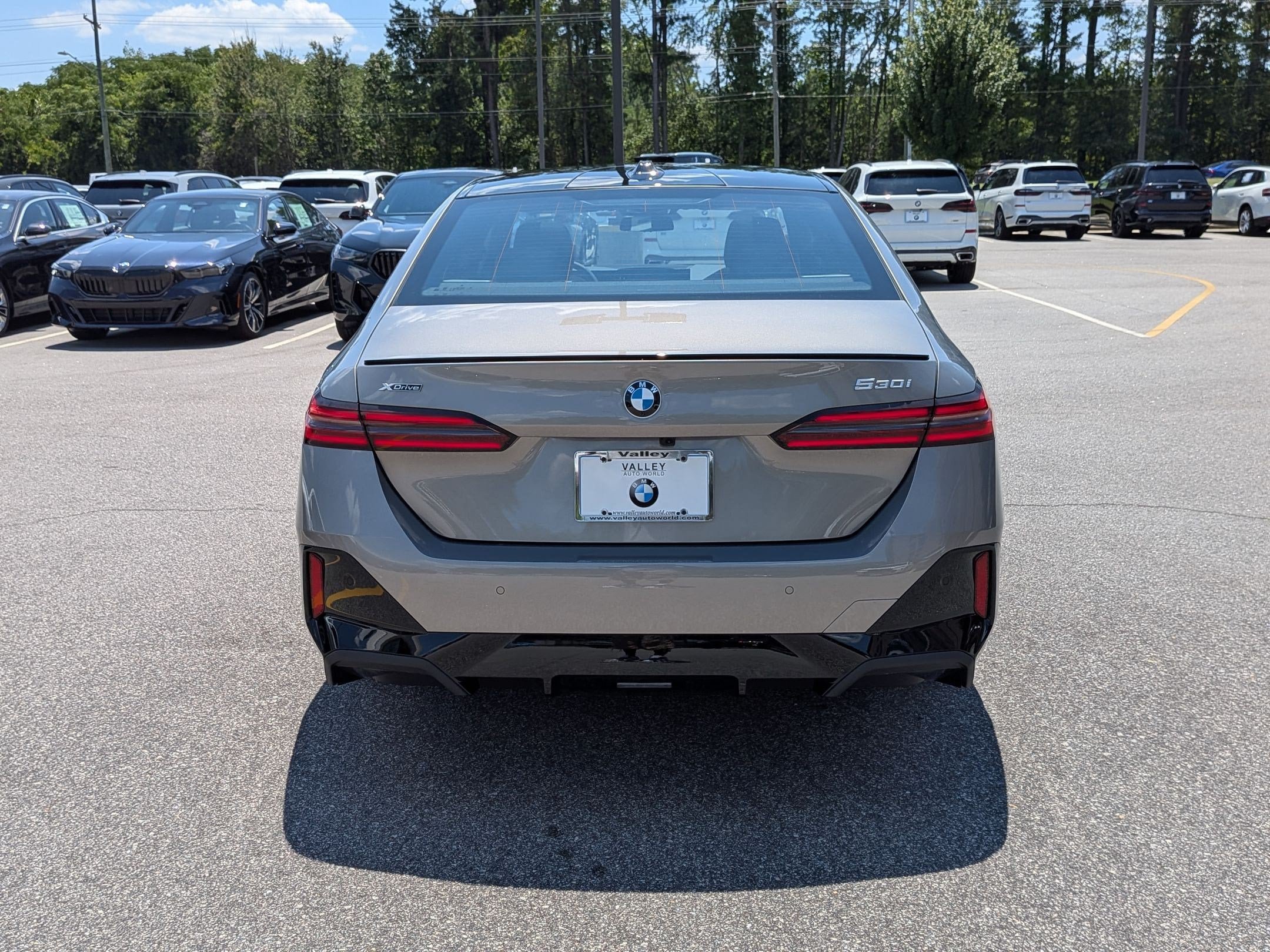 New 2027 BMW 530i xDrive w/ M Sport Package AWD/4WD image 4