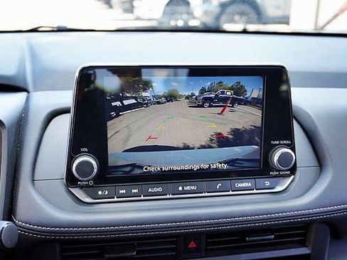 Used 2025 Nissan Rogue S image 26