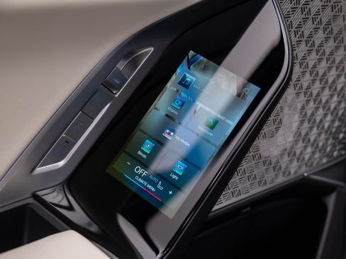 New 2026 BMW 750e xDrive AWD/4WD image 21