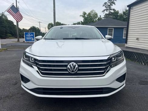 Used 2022 Volkswagen Passat 2.0T SE FWD image 2