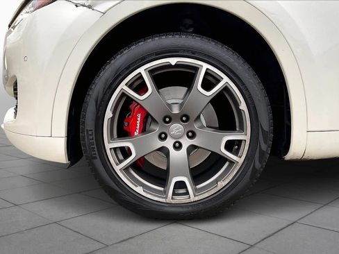 Used 2017 Maserati Levante S image 10