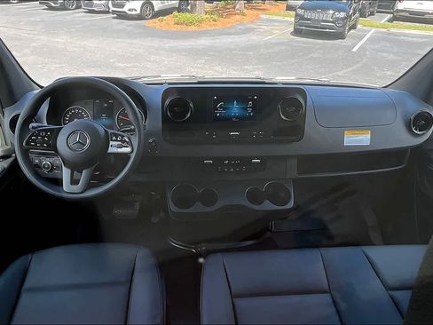 Used 2024 Mercedes-Benz Sprinter 2500 image 5