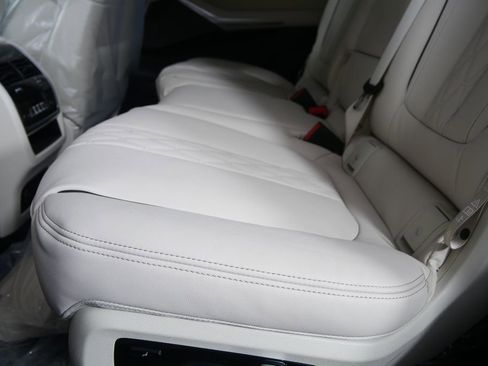 Used 2026 BMW X7 xDrive40i image 14