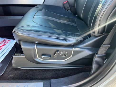 Used 2017 Ford F150 Platinum w/ Equipment Group 701A Luxury image 14