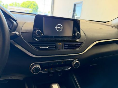 Used 2024 Nissan Altima 2.5 S FWD image 14