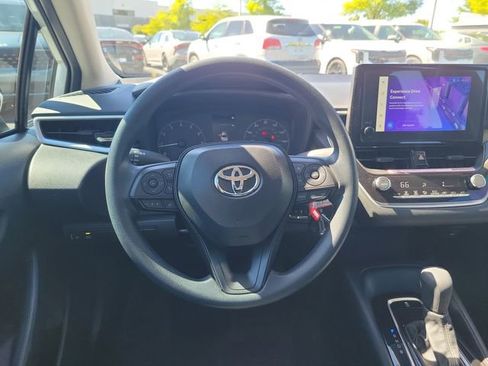 Used 2025 Toyota Corolla LE FWD image 10