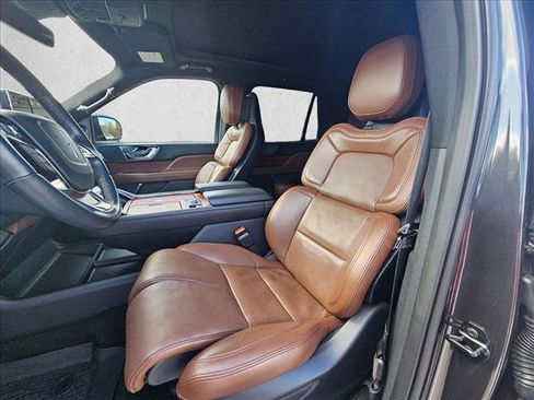 Used 2024 Lincoln Navigator Reserve image 12