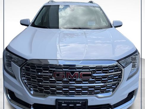 Used 2024 GMC Terrain Denali w/ Denali Premium Package AWD/4WD image 1
