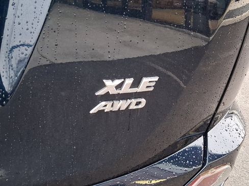 Used 2018 Toyota RAV4 XLE w/ Plus Extra Value Package image 31