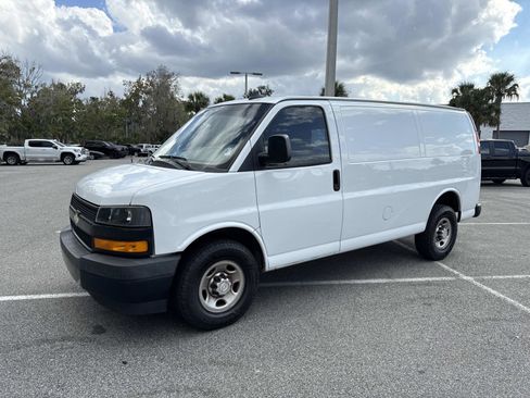 Used 2018 Chevrolet Express 2500 image 7