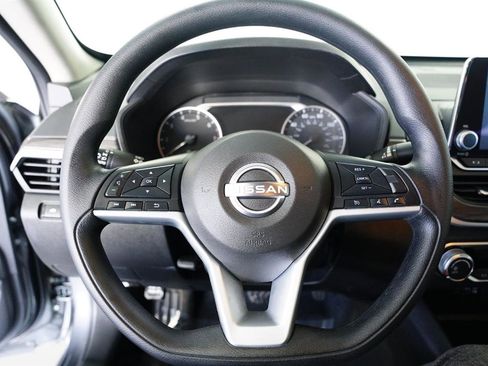 Used 2025 Nissan Altima 2.5 SV FWD image 9