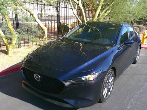 Used 2021 MAZDA MAZDA3 s image 3