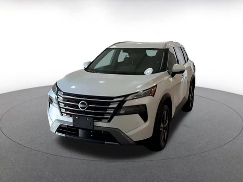 Used 2026 Nissan Rogue SL FWD image 3