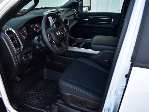 New 2026 RAM 2500 Big Horn AWD/4WD image 18